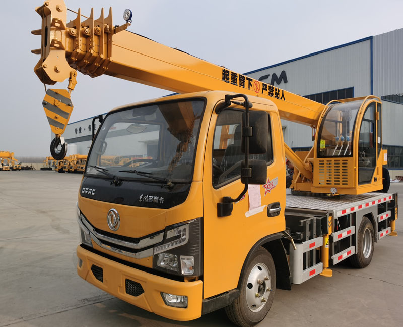 東風(fēng)藍(lán)牌吊車